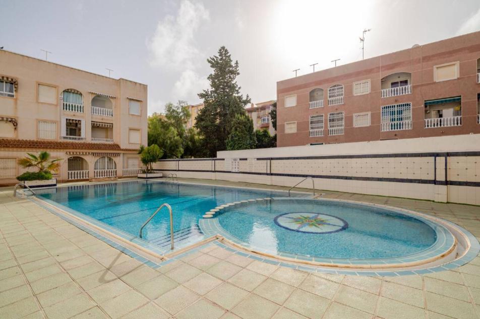 Petit Cocon - Piscine - Plage 5 Minutes A Pied Apartment Torrevieja Exterior photo